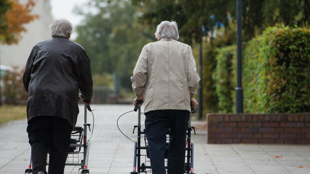 Alterssicherung: Arbeitgeber wollen Rentenalter auf den Prüfstand stellen