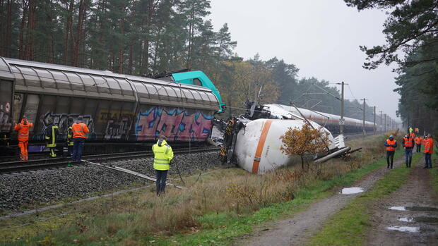 Bahn: Güterzug-Unfall zwischen Hannover und Berlin: Ausfälle und Verspätungen bis Ende November