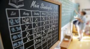 Bildung: Startchancen-Programm: Stark-Watzinger will 4000 Schulen mit vielen sozial schwachen Kindern fördern