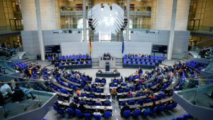 Bundeshaushalt: Bundestag beschließt Haushalt – Schuldenbremse wird eingehalten