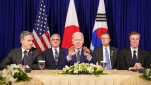 Dreiergipfel: USA, Japan, und Südkorea sprechen über Bedrohung aus China und Nordkorea