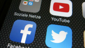 Soziale Netzwerke: Sprunghaft mehr Beschwerden über Youtube, Facebook, Twitter, Instagram und Tiktok