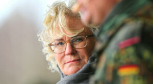 Bundeswehr: Christine Lambrecht – Die Selbstverteidigungsministerin schaltet in den Angriffsmodus