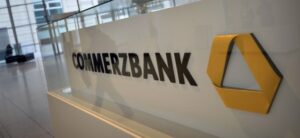 Künftig Vorsicht: Commerzbank-Aktie: Commerzbank-Filialabbau hätte langsamer vollzogen werden sollen