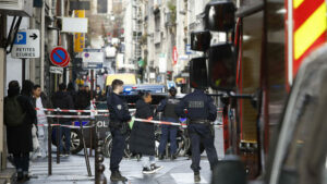 Frankreich: Drei Tote bei Schüssen in Paris – Innenminister fährt zum Angriffsort