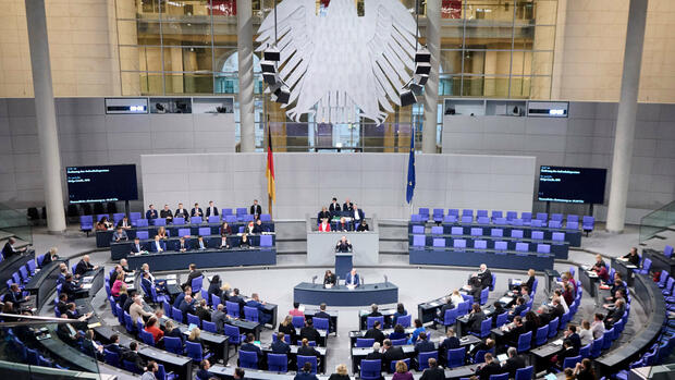 Gesetz: Bundestag berät über umfassende Steueränderungen