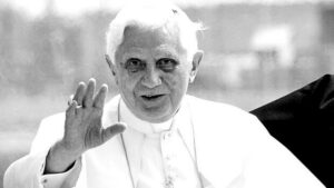 Josef Ratzinger: Vatikan: Emeritierter Papst Benedikt XVI. gestorben