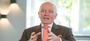 Krypto-Crash: Mark Mobius: Bitcoin könnte 2023 bis auf 10.000 US-Dollar einbrechen