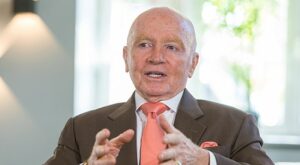 Krypto-Crash: Mark Mobius: Bitcoin könnte 2023 bis auf 10.000 US-Dollar einbrechen