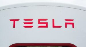 Kursturbulenzen: Tesla-Aktie an der NASDAQ deutlich im Plus: Tesla-Chef Elon Musk beruhigt Mitarbeiter - Morgan Stanley optimistisch