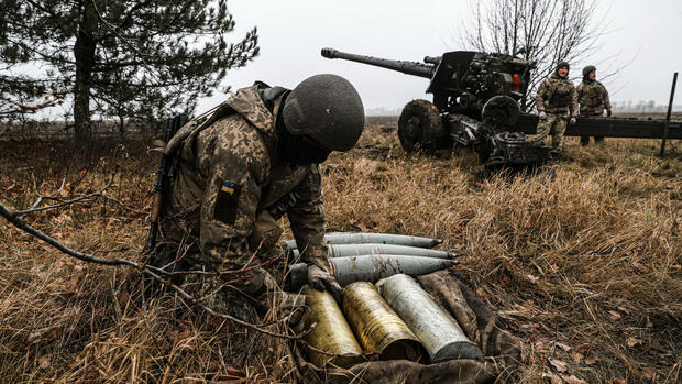 Ukraine – Die Lage am Morgen: Selenski: Russland hat bald 100.000 Soldaten in der Ukraine verloren – Putin verstärkt offenbar Grenzschutz und Kontrolle der Gesellschaft