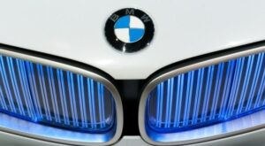Boom bei E-Autos: BMW-Aktie legt leicht zu: BMW setzt im vierten Quartal deutlich mehr Autos ab