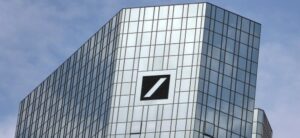 Weitere Posten besetzt: Deutsche Bank-Aktie freundlich: Compliance-Kontrollen in Prüfung - Deutsche Bank ernennt neue Compliance-Chefin