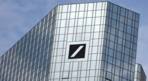 Weitere Posten besetzt: Deutsche Bank-Aktie freundlich: Compliance-Kontrollen in Prüfung - Deutsche Bank ernennt neue Compliance-Chefin