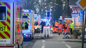 Gewalttat: Zwei Tote und mehrere Verletzte bei Messerangriff in Regionalzug nach Hamburg