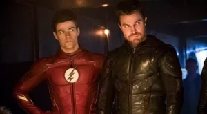 The Flash: Arrow-Star Stephen Amell kehrt für finale Staffel zurück