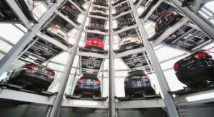 Termine aufgehoben: Volkswagen-Aktie: Musterprozess zur VW-Dieselaffäre bleibt zäh - Früherer Volkswagen-Chef Carl Hahn gestorben