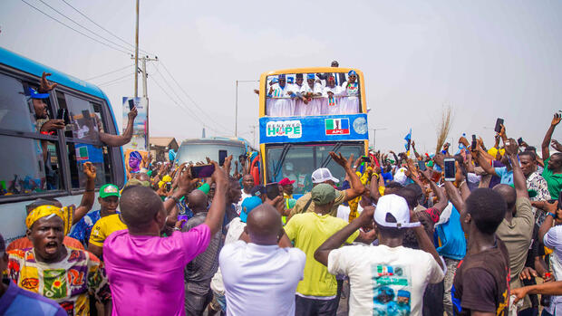 Demokratie: Bargeldkrise, Kriminalität, Benzinmangel: Nigerias schwierige Wahl