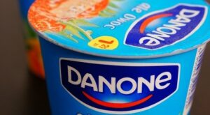 Mehr Kosten: Danone-Aktie profitiert dennoch: Danone macht trotz Umsatzsteigerung weniger Gewinn