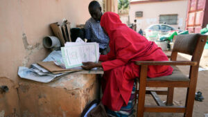 Nigeria: Pannen häufen sich – Wahlen in Nigeria gehen in die Verlängerung