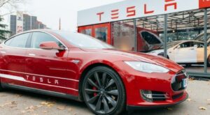 Neue Abonnement-Politik: Tesla-Besitzer verärgert über Netflix-Richtlinien zum Passwort-Teilen