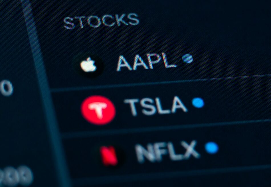 Apple- und Tesla-Aktien.