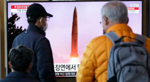 Asien: Nordkorea feuert vor Südkorea-Japan-Gipfel Interkontinentalrakete ab