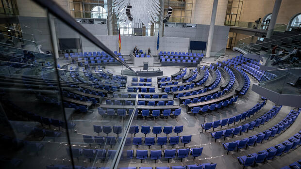 Bundestag: Streit über Verkleinerung des Bundestag: Union und Linke gegen Ampel-Plan