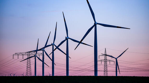 Energiewende: Doppelter Stromverbrauch, fünffache Menge aus Erneuerbaren: Netzbetreiber kalkulieren mit Milliarden für Netzausbau