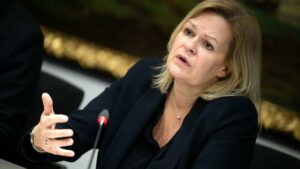 IT-Infrastruktur: Innenministerin Faeser will Huawei-Pakt der Deutschen Telekom prüfen