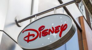 Disney-Logo auf Filialschild