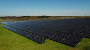 Erneuerbare Energien: Zwei gegen Habeck: Grüne Ministerien beharken sich bei Photovoltaik-Ausbau