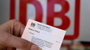 Deutschlandticket: 49-Euro-Ticket vielerorts nicht als normale Fahrkarte erhältlich