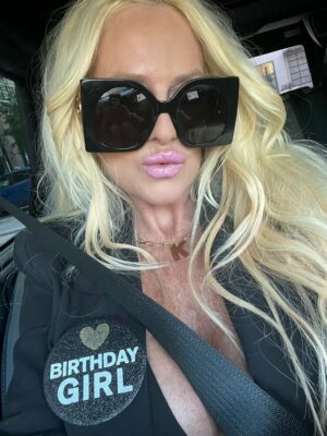 RT by @sexy_h0t_girls: Thank you for all the birthday love heading out tonight to meet up with friends and family ❤️❤️❤️❤️❤️ celebrating life😘