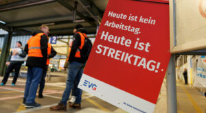 Schienenverkehr: EVG-Streik legt Bahnverkehr in Deutschland weitgehend lahm