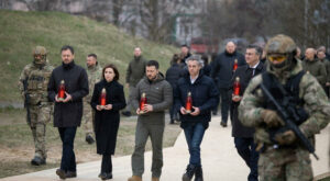 Ukraine – Die Lage am Morgen: Ukrainer gedenken Opfer von Butscha: Selenski fordert Gerechtigkeit für Ukraine