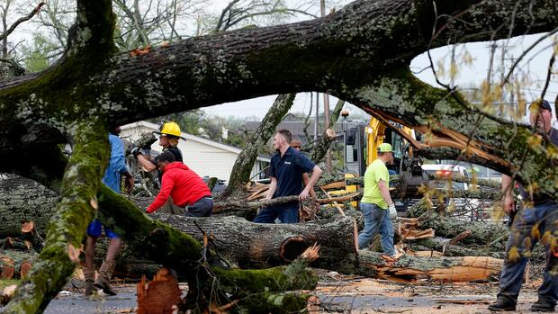 Unwetter: Schwerer Tornado richtet Schäden im Süden der USA an