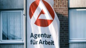 Arbeitsmarkt: Nachfrage nach Arbeitskräften geht seit einem Jahr zurück