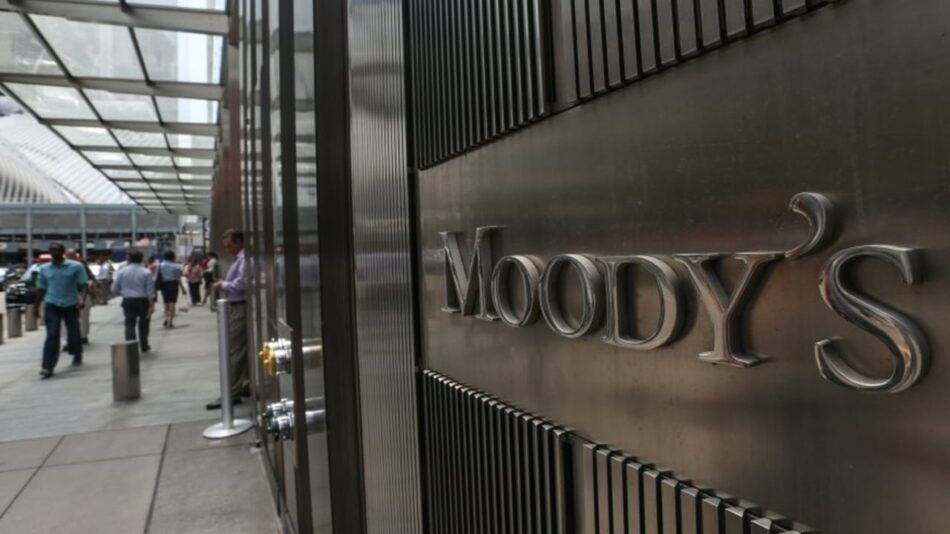 Moody's on De-Dollarization: Rating Agency Labels US Debt Default a 'Near-Term Danger to the Dollar's Position' – Economics Bitcoin News