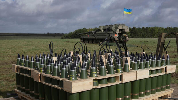 Munition für die Ukraine: EU-Kommission schwört Rüstungsfirmen auf „Kriegswirtschaft“ ein