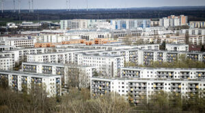 Wohnungsbau: Kommission: Vergesellschaftung von Immobilienkonzernen in Berlin möglich