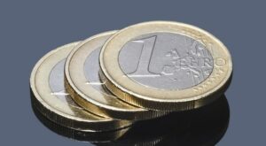 Konjunktur im Fokus: Euro Dollar Kurs: Weshalb der Euro seine Vortagsverluste wettgemacht hat