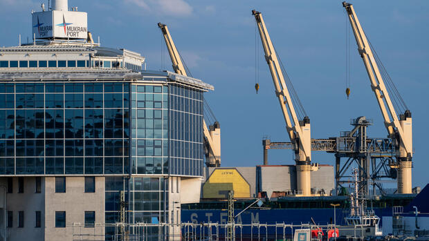 Flüssiggas: Bundestag ebnet Weg für LNG-Terminal auf Rügen