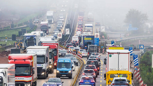 Klima-Maut und CO2-Abgabe: „Die Bundesregierung zockt den Straßengüterverkehr ordentlich ab“