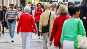 Konsumbarometer: Verbraucherstimmung bessert sich leicht – doch Zurückhaltung bleibt