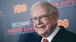 "Es gibt Dinge, über die man sich keine Sorgen machen muss": Warren Buffett kauft trotz Fitch-Abstufung US-Staatsanleihen im Milliardenwert