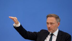 Haushaltspolitik : Die Bundesregierung streitet über ihre Finanzpolitik: Sparen oder investieren?