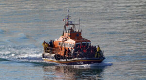 Unglück: Migranten-Boot im Ärmelkanal gekentert – eine Person tot