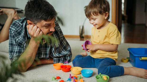 Väterreport: „Mangelnder Mut“ hält Männer von der Kinderbetreuung ab