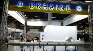 Ukraine-Krieg : Der unheimliche Boom – Ortstermin bei einer polnischen Rüstungsmesse